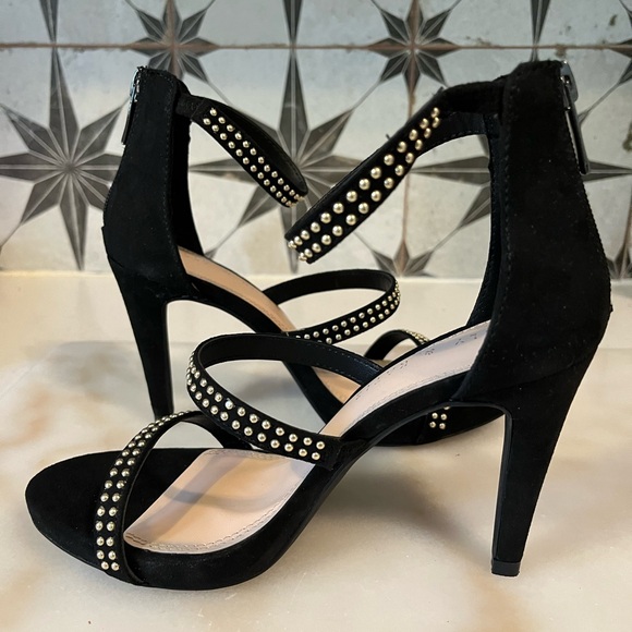 NEW Kelly & Katie Courtney Studded Heels - Picture 6 of 11